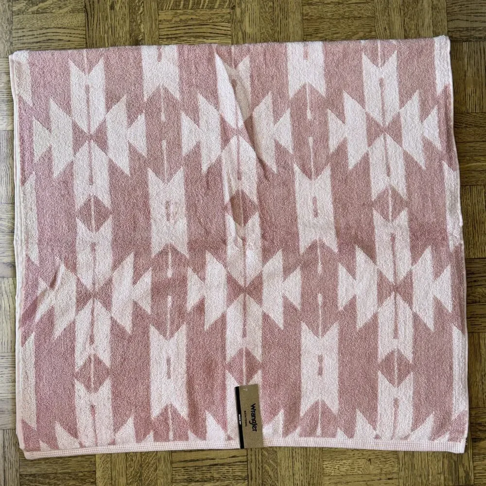 Wrangler Southwest Diamond Pink Aztec Western Cowboy 2 Bath & 2 Hand Towel New